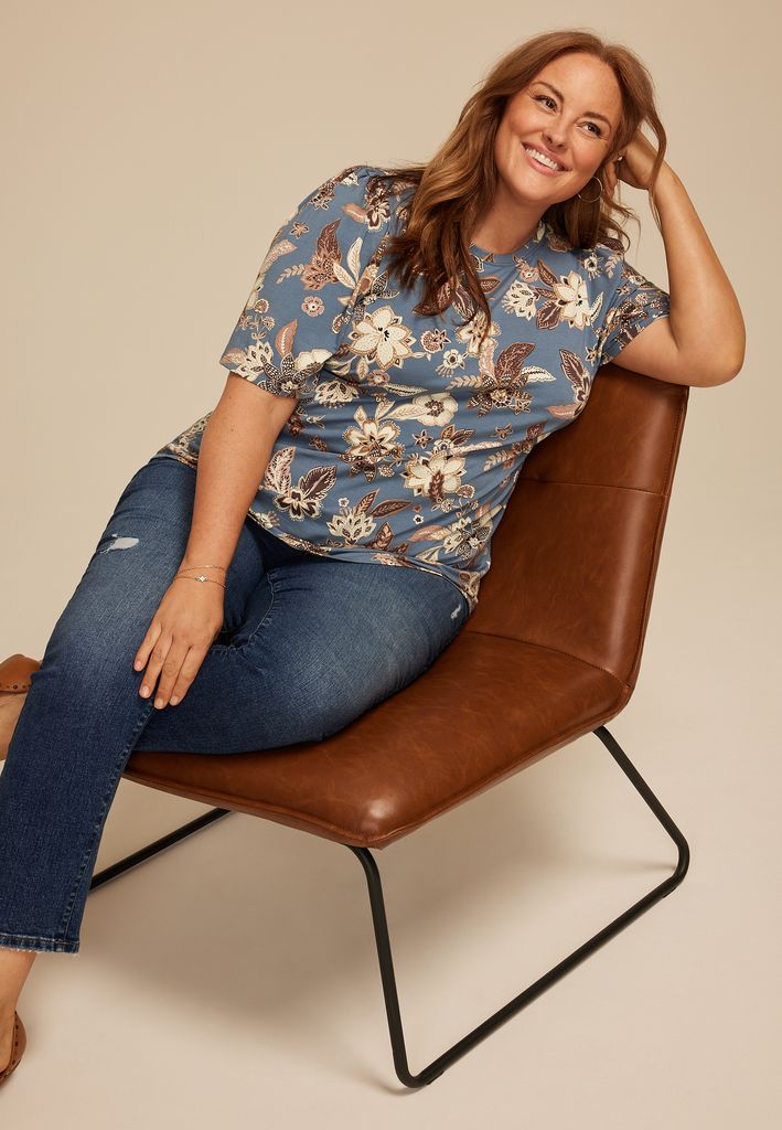 Plus Size Floral Short Flutter Sleeve Top - Image 3