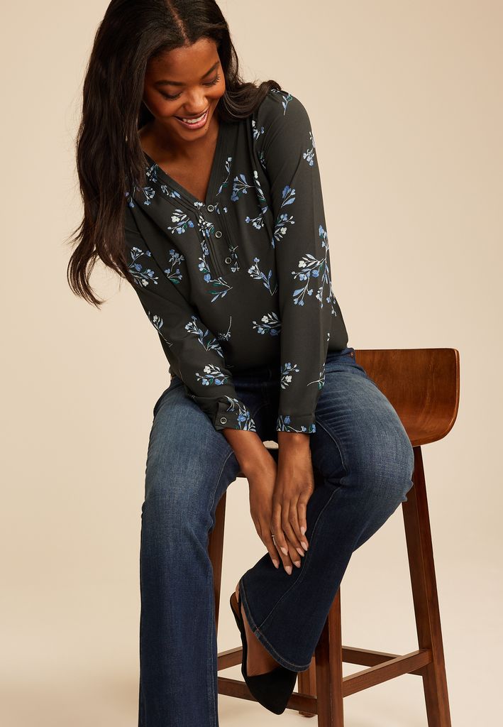Floral Pleated V Neck Button Front Blouse - Image 3